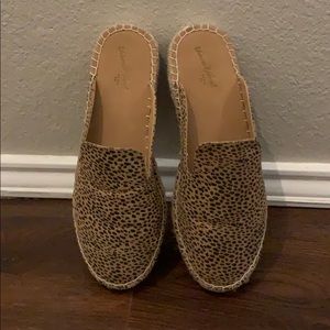 Universal Thread leopard mule slides